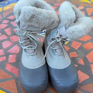 Columbia  Gray and Cream Snow Boots